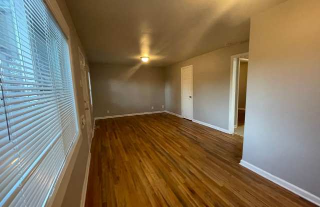 $0 DEPOSIT OPTION!COZY TWO BEDROOM! CLOSE TO ANSCHUTZ CAMPUS AND EASY ACCESS TO DOWNTOWN DENVER! Gallery 4