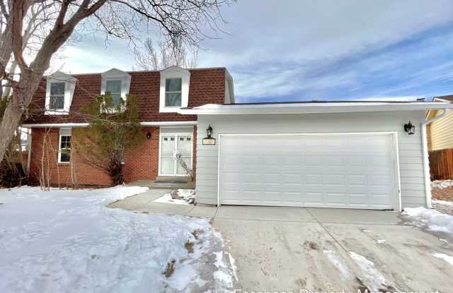 Four Bedroom House in the Smoky Hill neighborhood on Quiet Cul-de-sac photos photos