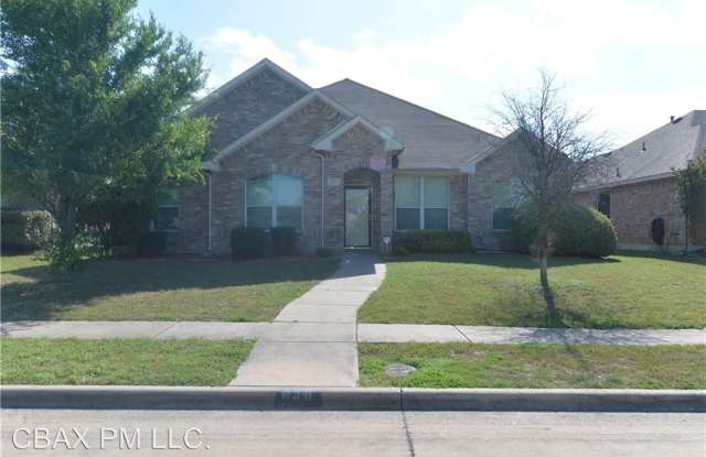 638 Mary Wilson Dr - 638 Mary Wilson Dr, Lancaster, TX 75146