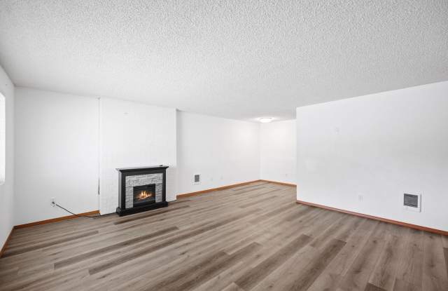 Spacious 4BR/2BA Duplex in Spokane Valley - Finished Basement, Fireplace & Garage Gallery 4