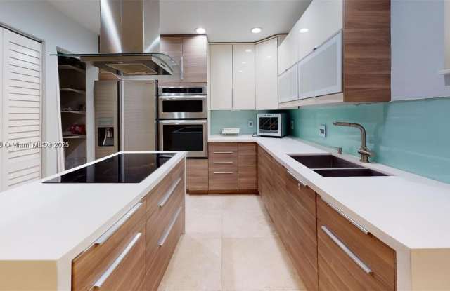 2430 Brickell Ave photos photos