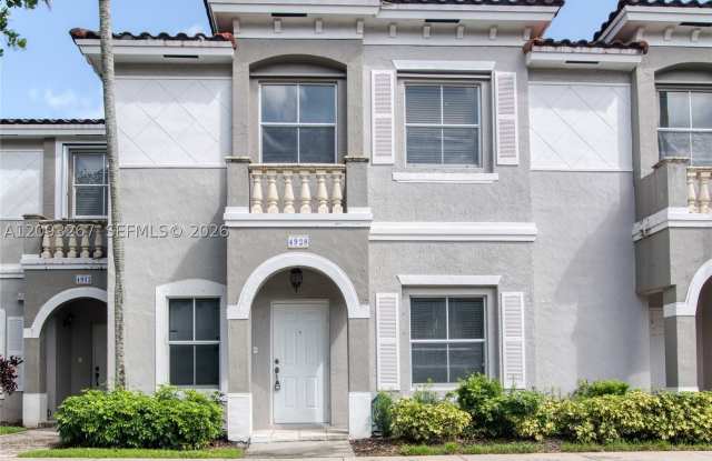 4928 SW 140th Ter Gallery 1