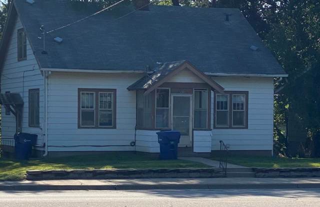 3 Bedroom House in St. Cloud - 1200 9th Avenue South, St. Cloud, MN 56301