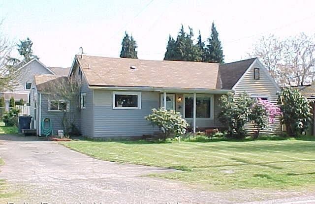 1016 Ash Ave - 1016 Ash Avenue, Marysville, WA 98270