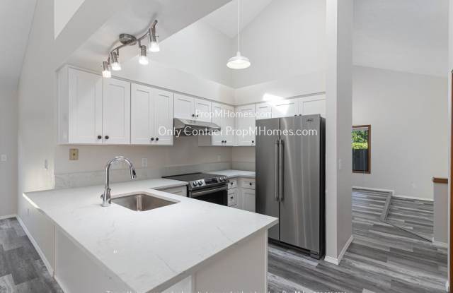 Updated Three Bedroom Home in SW Tigard! photos photos