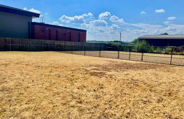 FOR LEASE: 1 Bedroom - 1 Bath Duplex In The Heart of Weatherford Gallery 3