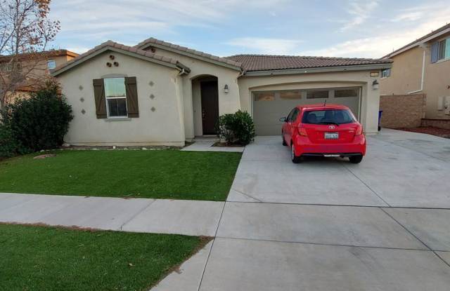 Beautiful 3 bedroom 2 bath single story home Gallery 1