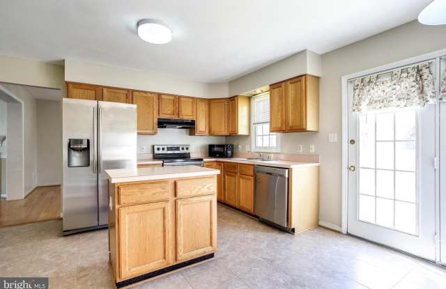 6412 HIGHBANKS Court Gallery 4
