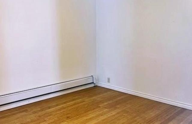 113 N QUEEN Street Gallery 4