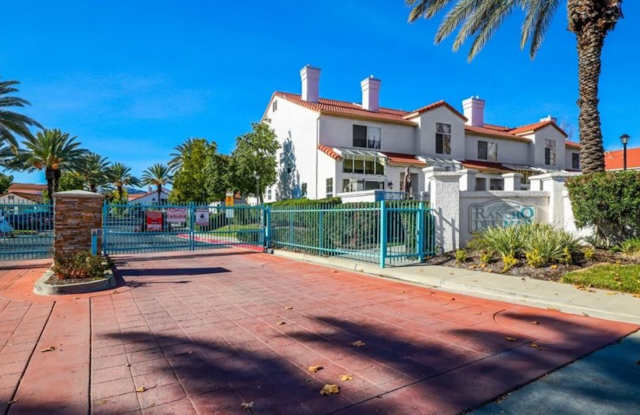 Rancho del Mar Townhomes Near the Temecula Mall and Dog Park - 29584 Courtney Place, Temecula, CA 92591