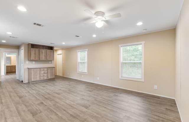 221 Wildwind Street - 221 Wildwind Street, Gun Barrel City, TX 75156