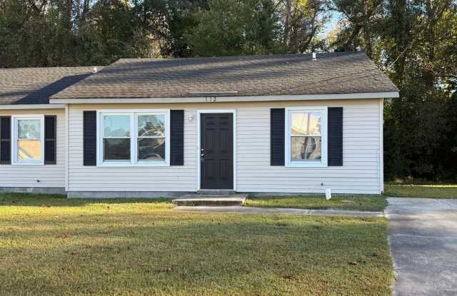 Nice 2 bedroom, 1 bath Duplex Gallery 1