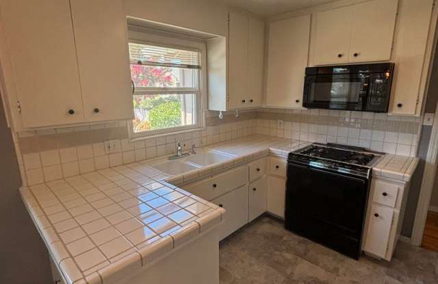 2 Bedroom 1 Bathroom in the McDonald Area of Northeast Santa Rosa *****Move in special, $500 off first months rent***** Gallery 4