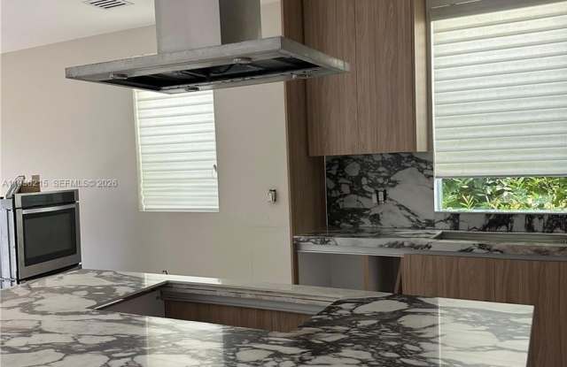 9860 NW 75th Ter photos photos