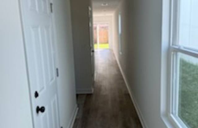 3-Bedroom, 2.5 Bath Single Family for Rent in Jacksonville, FL | Attached Garage & Modern Kitchen Gallery 3