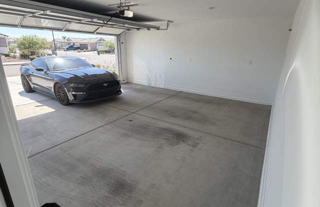 17500 North Toledo Avenue Gallery 1