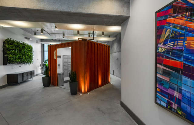 2108 North Ola Avenue Gallery 3