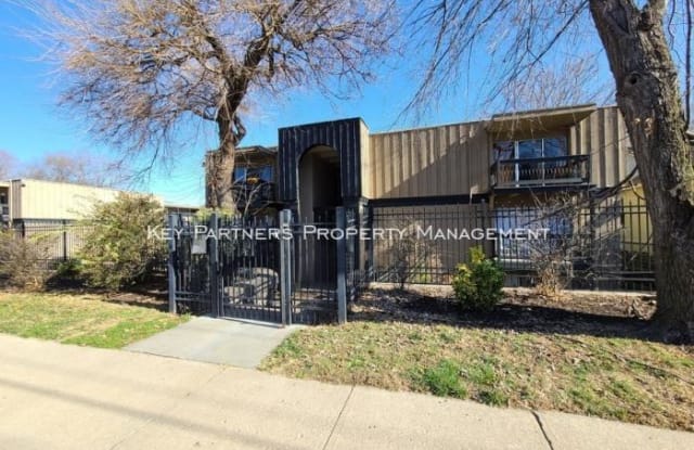4157 Roanoke - 4157 Roanoke Road, Kansas City, MO 64111