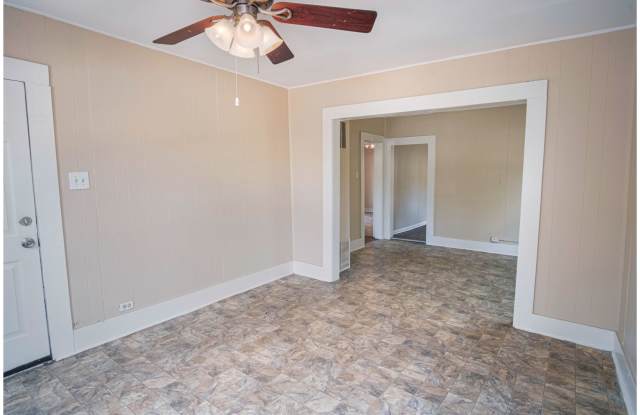 Pet-Friendly 3 Bedroom Home Near Downtown — Dogs & Cats Welcome Gallery 4