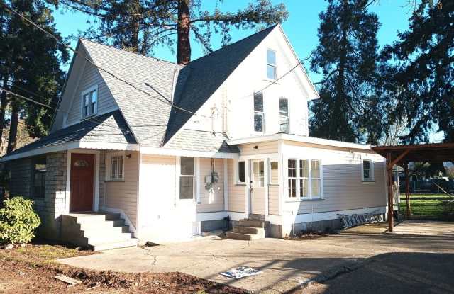 6+ Bdrm Home Built 1895. Close In. With Pastures. photos photos 6+ Bdrm Home Built 1895. Close In. With Pastures. photos photos