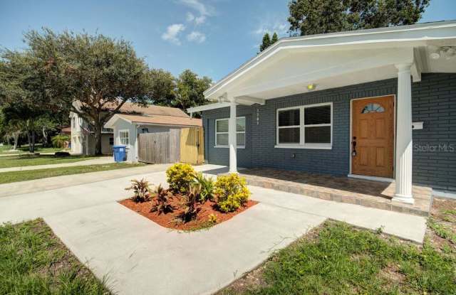 1727 SHORE ACRES BOULEVARD NE Gallery 3