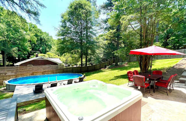 2584 Woodhill Ln Gallery 2