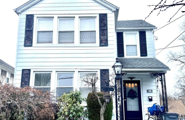 527 Second Avenue - 527 Second Avenue, Pelham, NY 10803