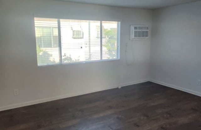 NO A/P: Reseda 5809 photos photos NO A/P: Reseda 5809 photos photos