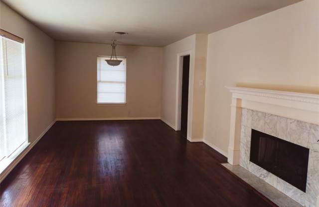 8812 Lanarkshire Drive Gallery 3