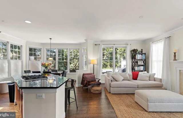 1156 COLONIAL Road Gallery 4