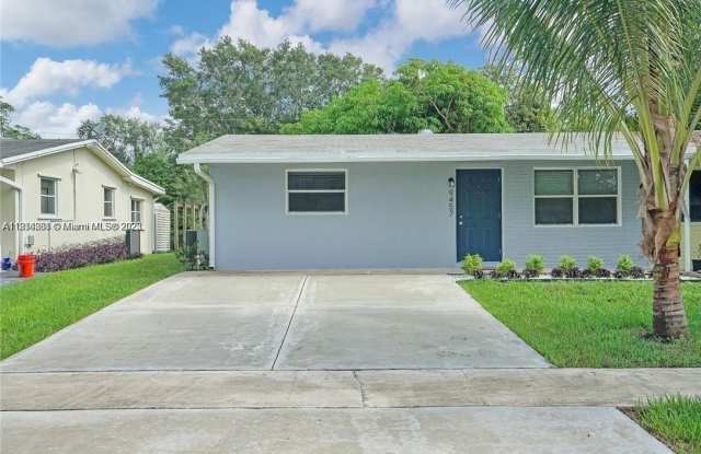 9457 SW 52nd Ct photos photos