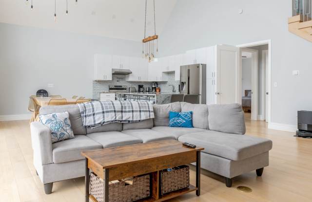 Luxury 5-Bedroom Retreat on 6.5 Acres — Furnished or Unfurnished — Flexible Lease photos photos