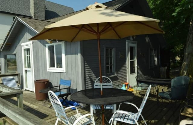 5537 Lakeshore Avenue - 5537 Lakeshore Drive, Ottawa County, MI 49424