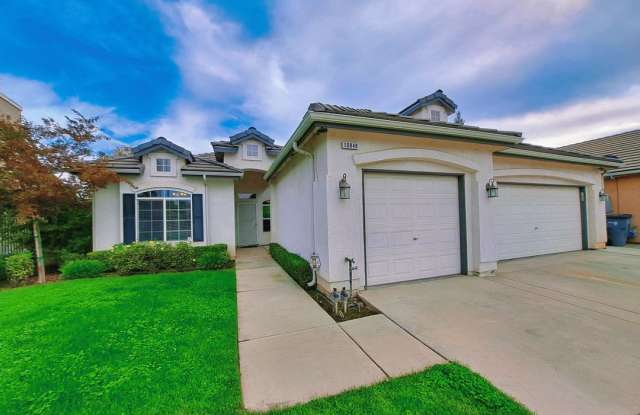 Gorgeous Fresno Residence with Premium Finishes  3-Car Garage! - 10848 North Bunkerhill Drive, Fresno, CA 93730