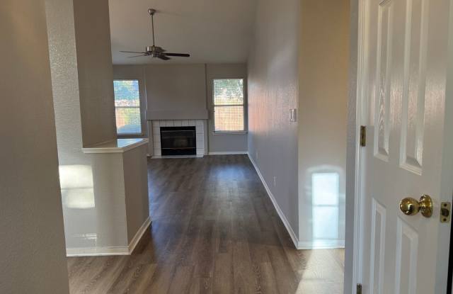 Antelope home with 3 car garage and gardener included Gallery 3