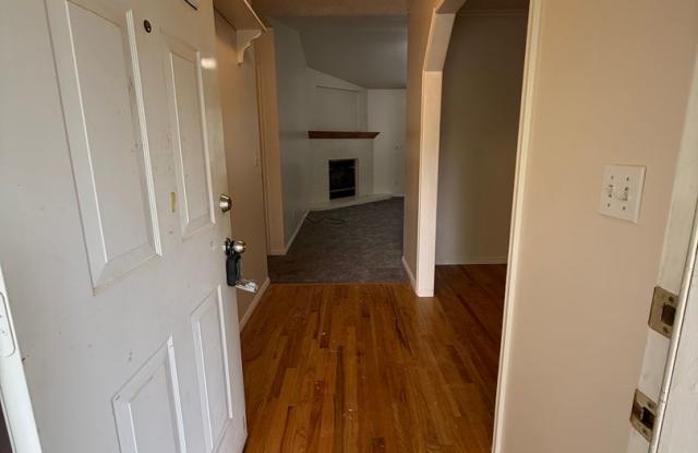 Dual-Living 6-Bed Rambler | 2 Kitchens & 2 Laundry Rooms! Gallery 3
