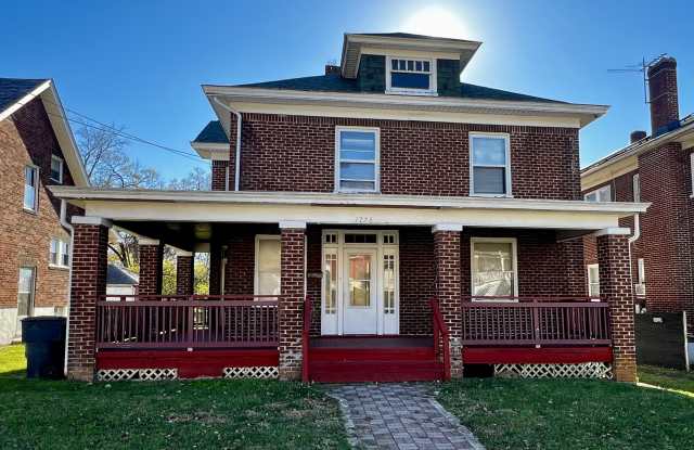 1726 Chapman AVE SW photos photos