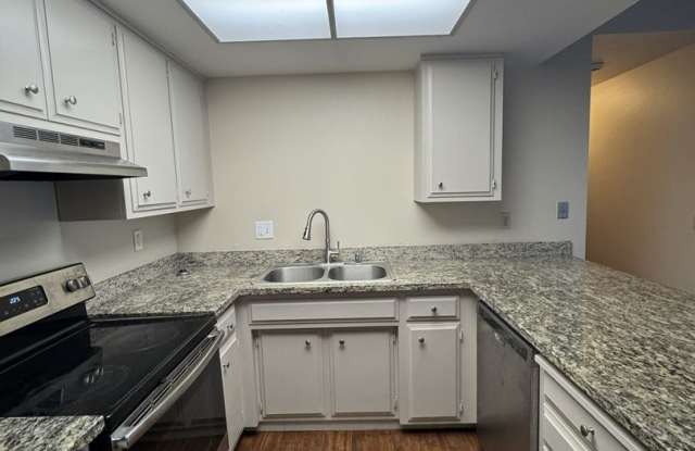 MARCH MOVE IN SPECIAL!! UPDATED 3 BEDROOM DUPLEX IN SACRAMENTO! photos photos