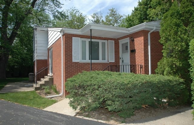558 Ivy Court - 558 Ivy Court, Lake Forest, IL 60045