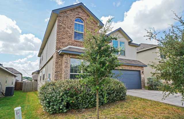 Spacious 5-Bedroom Home with Game Room and Solar Panels - Realtor Commission: $500 Gallery 4
