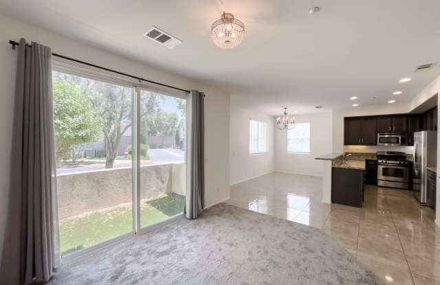 Beautiful South Temecula Townhome in the Gated Community of Temecula Lanes! Gallery 1