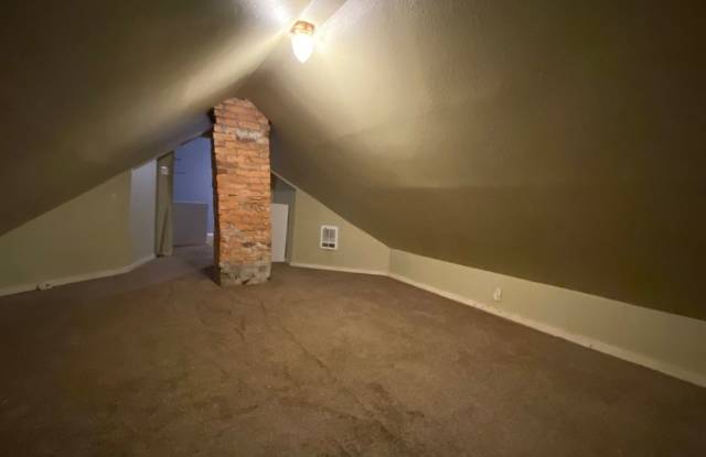 Charming & Spacious Home Near Gonzaga – Ideal for Students and Professionals! Gallery 4