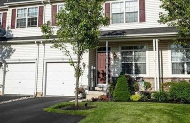 1105 King Way - 1105 King Way, Breinigsville, PA 18031