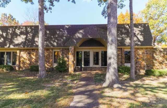 3 Bed / 4.5 Bath - 3902 sq. feet! Gallery 3