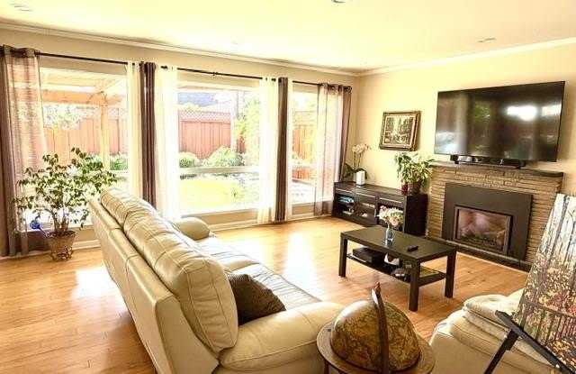 523 Hickory PL Gallery 4