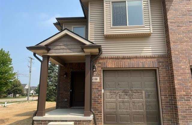 4100 SECLUDED PINES DR photos photos