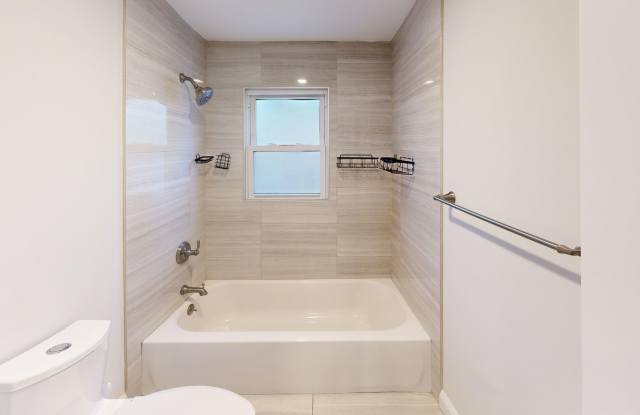 Room for Rent $1200 in 3 Bed Apartment Gallery 4
