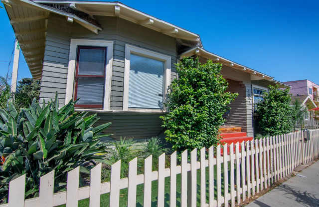 Beautifully restored and updated 3 bedrooms and 3-bathroom home - 2667 South Catalina Street, Los Angeles, CA 90007