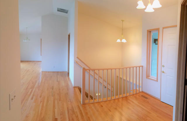 18420 13th Ave NE Gallery 4