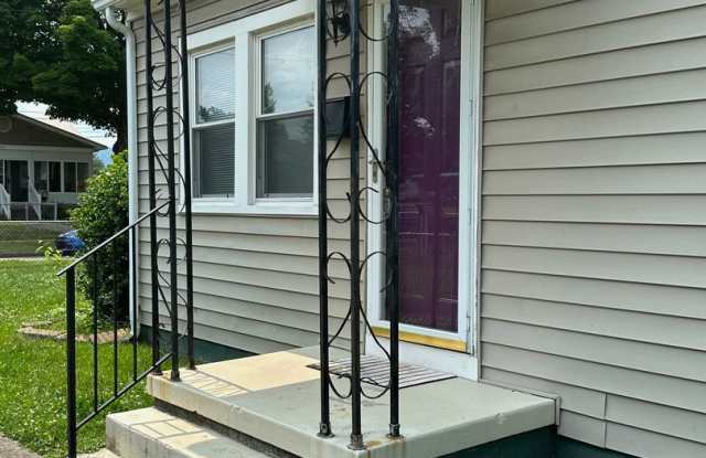 2 Bedroom / 1 Bath Home ♦ Kingsport, TN Gallery 3